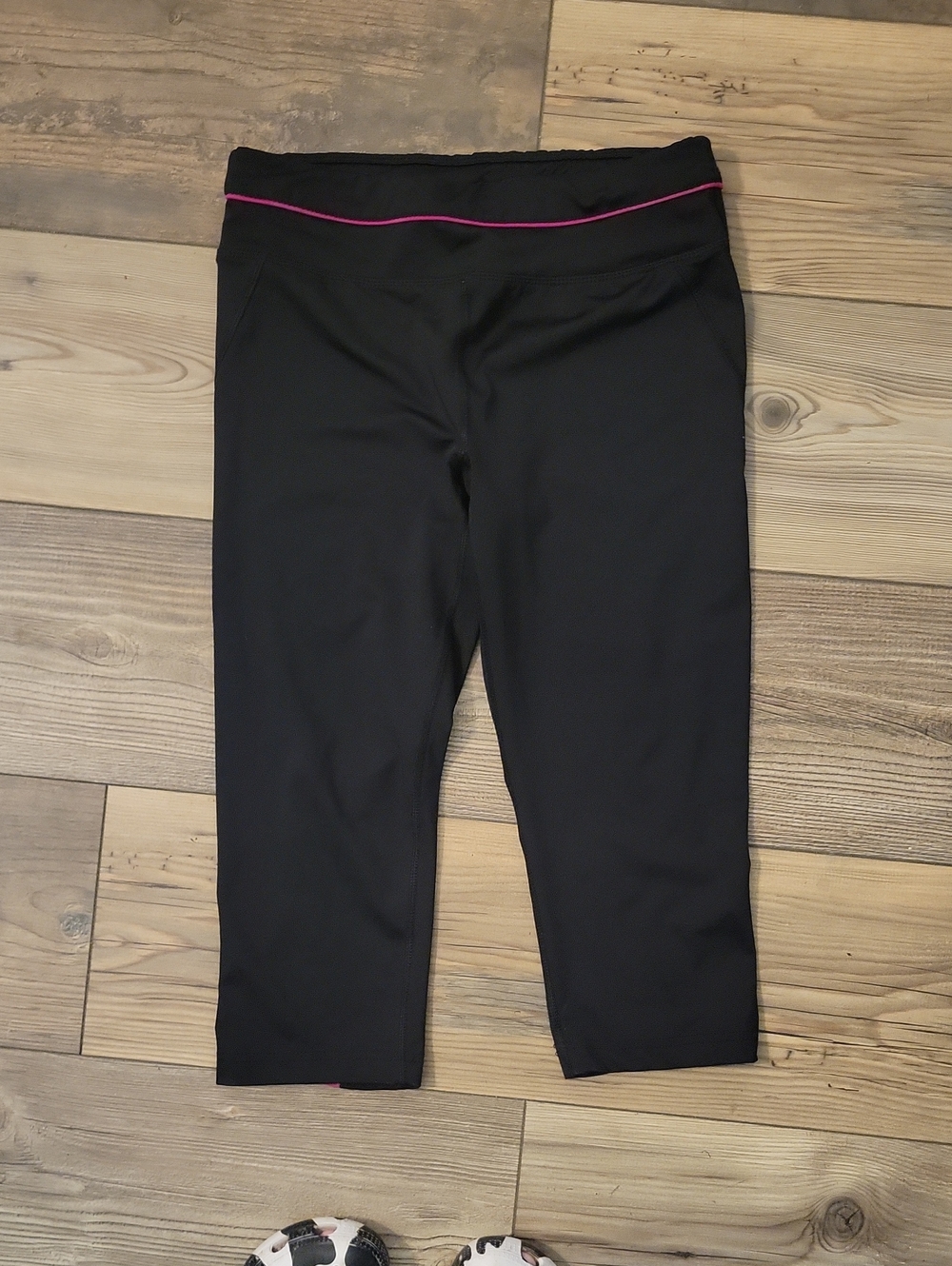 Danskin Now Black Capri Leggings with Pink Waist Piping